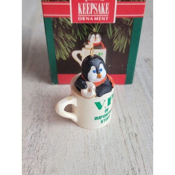 Hallmark V.P. of important Stuff ornament Xmas - Picture 3 of 7